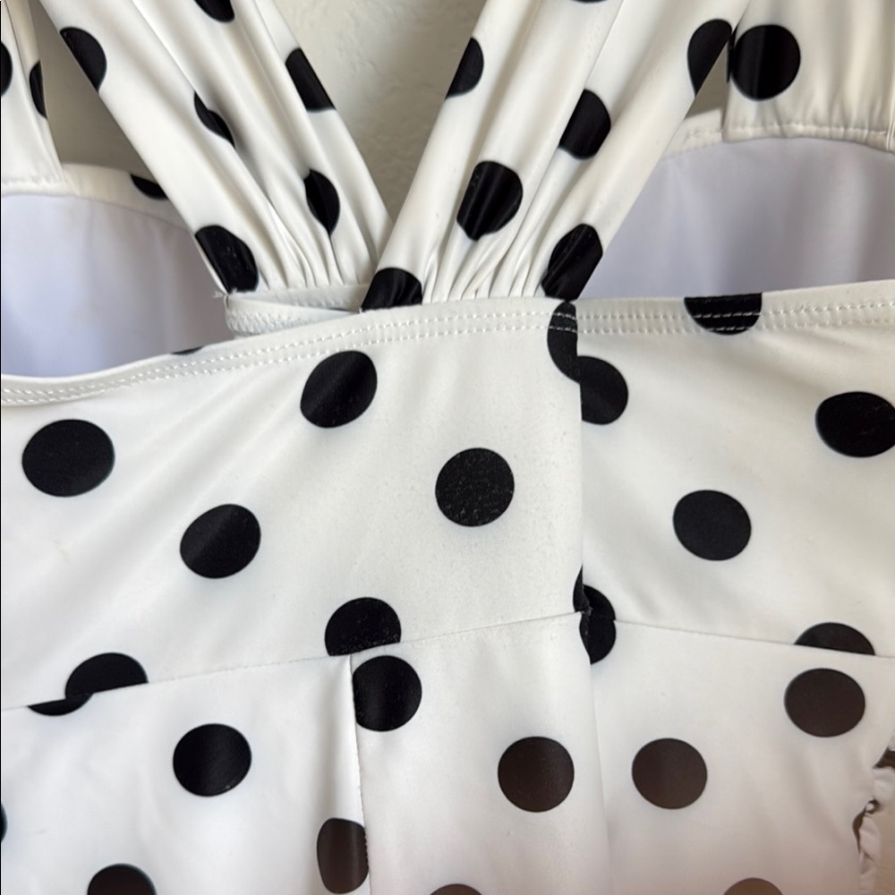 Black and White Asymmetrical Sweetheart One Piece - Picture 4 of 8